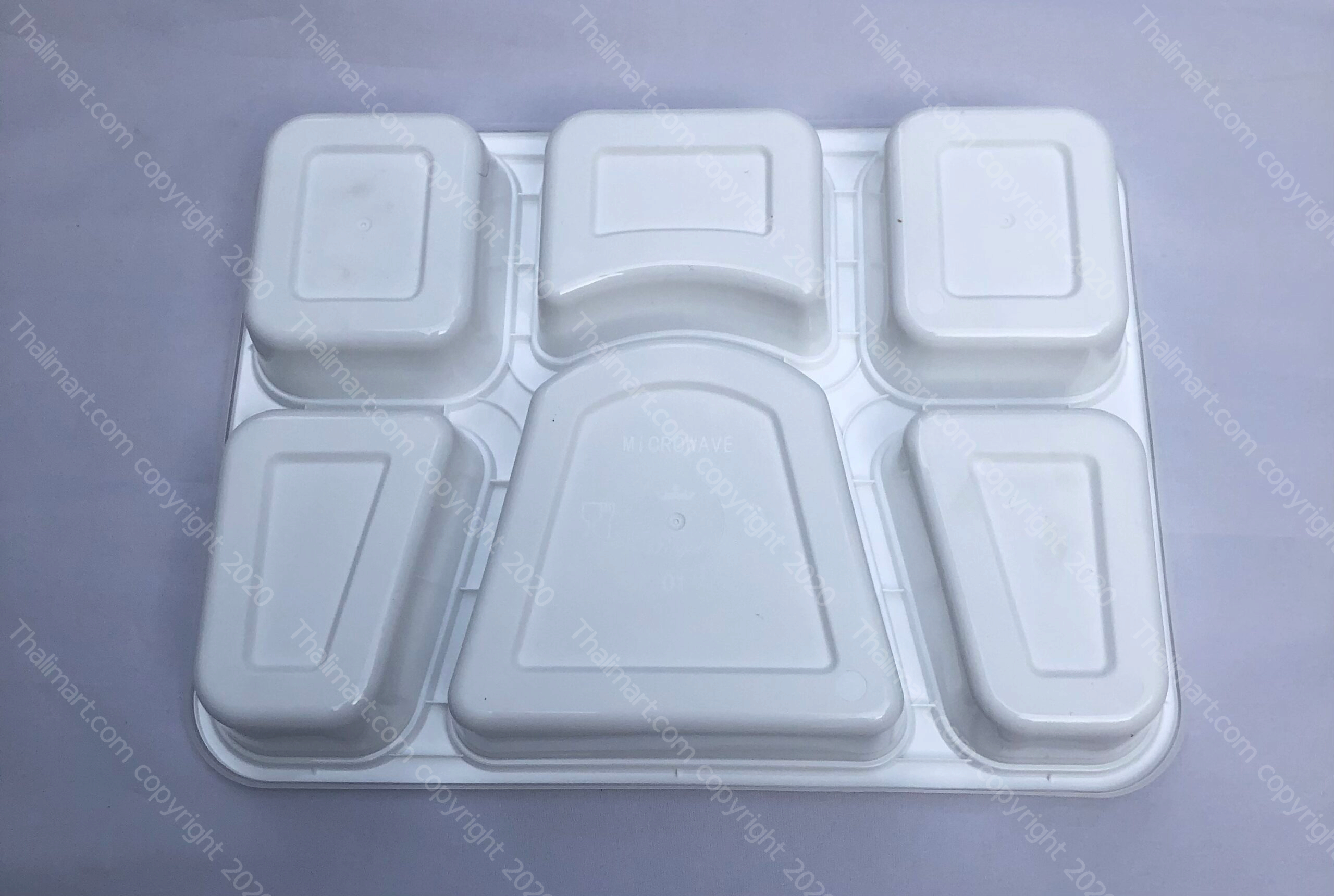 https://www.desiclik.com/images/D/6%20compartment%20food%20grade%20plastic%20plate%20with%20lid%20microwave%20safe%20leak%20resistant%20snap%20on%20tight%20lid%204.jpg