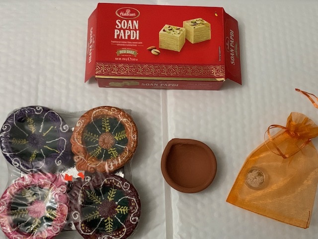 Amazon.com: Mithai Indian Sweets Indian Mithai Diwali Gift Diwali Sweets  Dhanteras Karwa Chauth Indian Mithai Mix Sweet Gift item Pack of 1 Kg :  Home & Kitchen