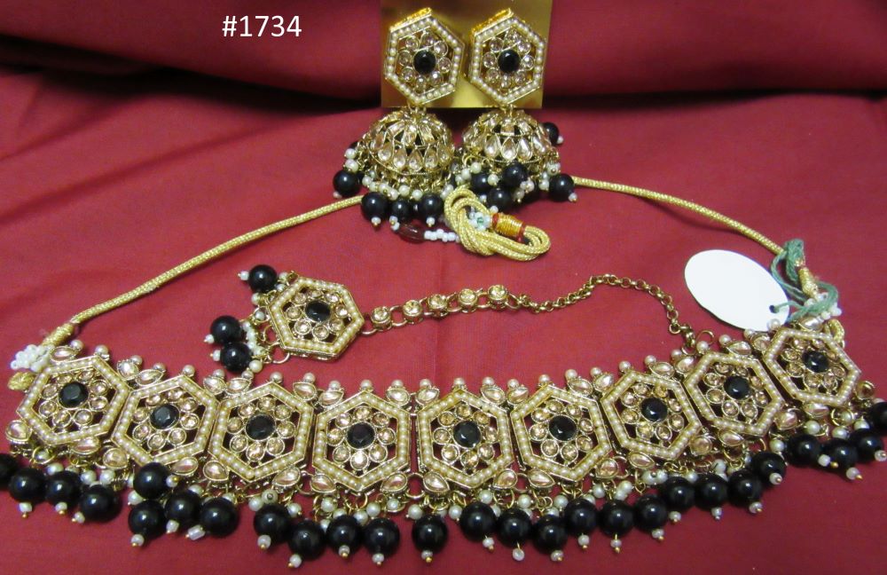 Traditional Matte Gold choker necklace with Earrings and Mango tikka –  Indian Designs