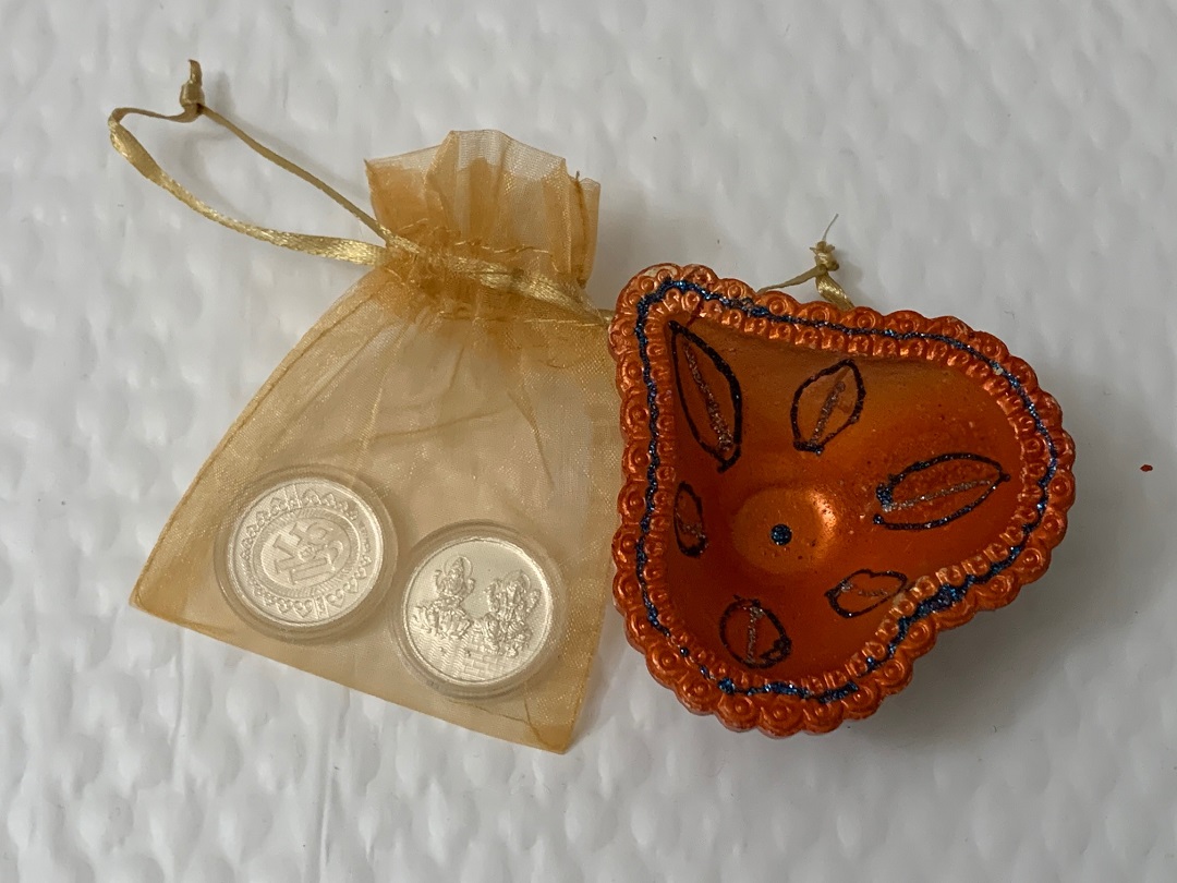 pretty coin and note packings for shagun | Handmade gift item, Wedding gifts  packaging, Wedding gift pack