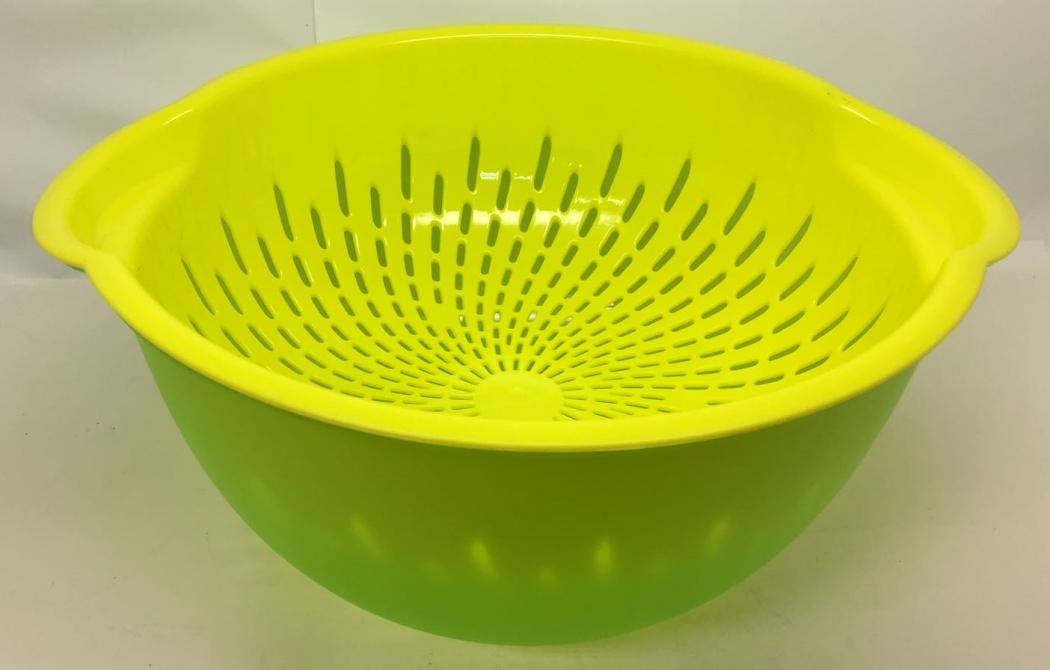 Easy to Use Strainer / Colander with Bowl 13