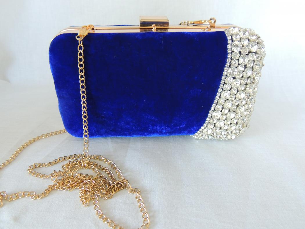 Personalized Embossed Leather Sequin Shoulder Bag With Chain Strap Wholesale  Factory Ladies Summer Handbag With Metal Carved Design For Mobile Phone And  Coin Purse From Rainbowpo2013, $12.89 | DHgate.Com