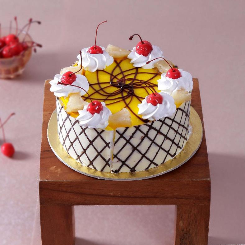 Strawberries and Cream Cake - Birthday Cakes Online | Send Cakes  Johannesburg to South Africa - Flora2000